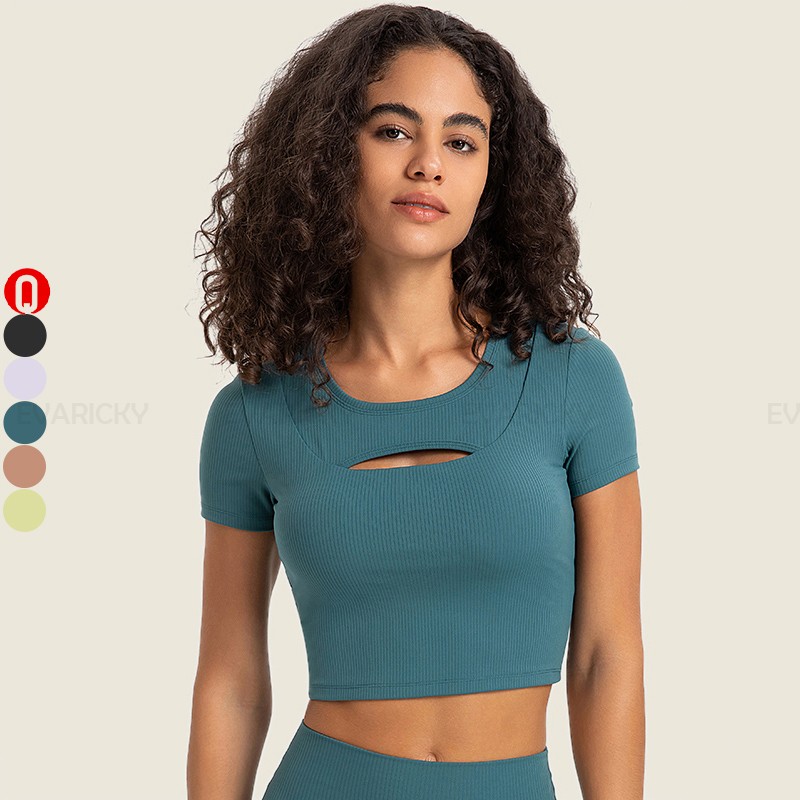 Einfarbiges T-Shirt mit Öffnung vorne